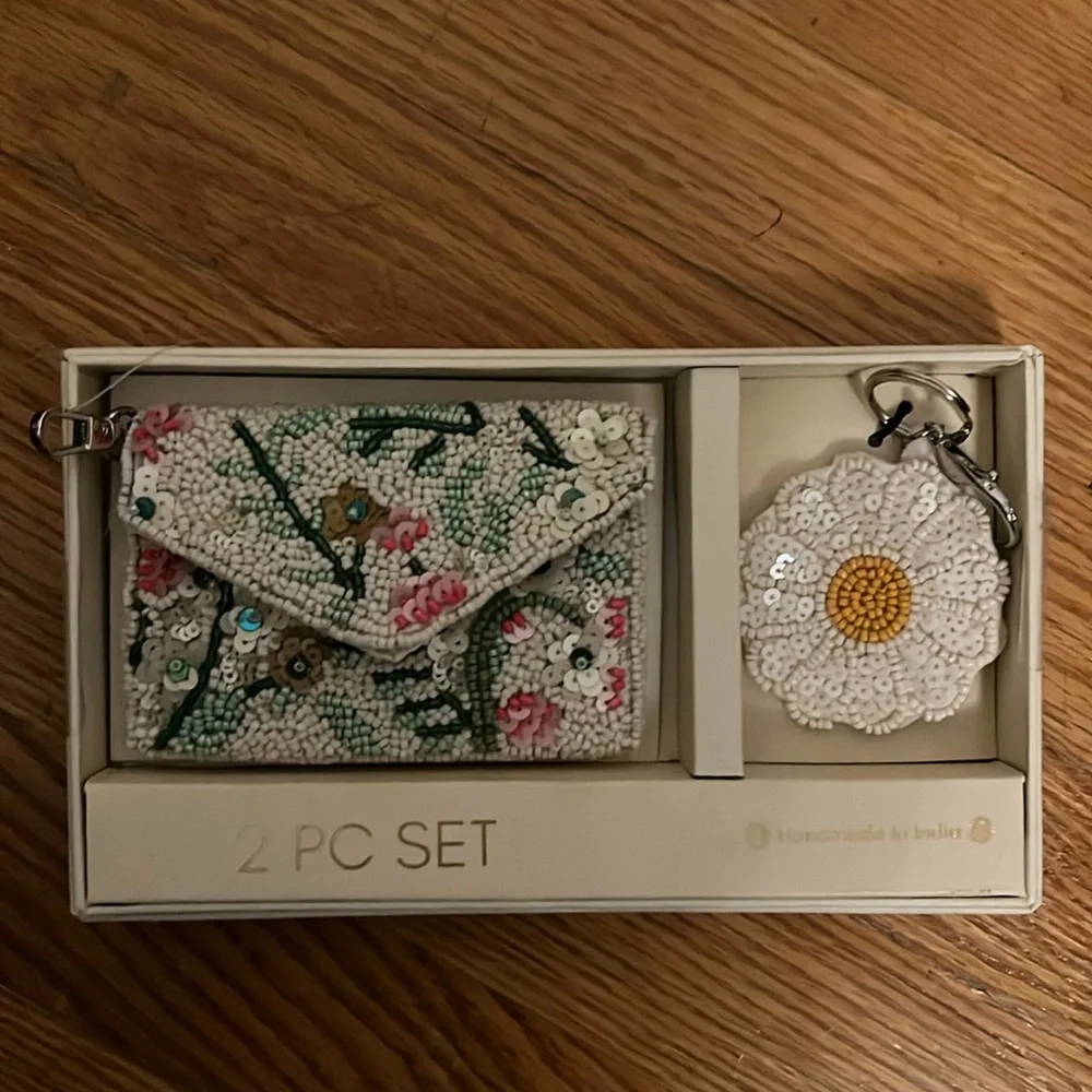 Beaded Floral Card Holder & Daisy Keychain Set